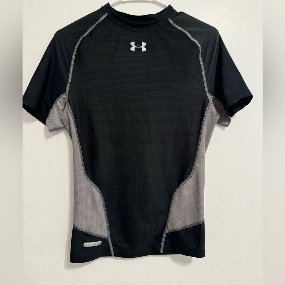 Men’s used underarmour workout shirt size medium